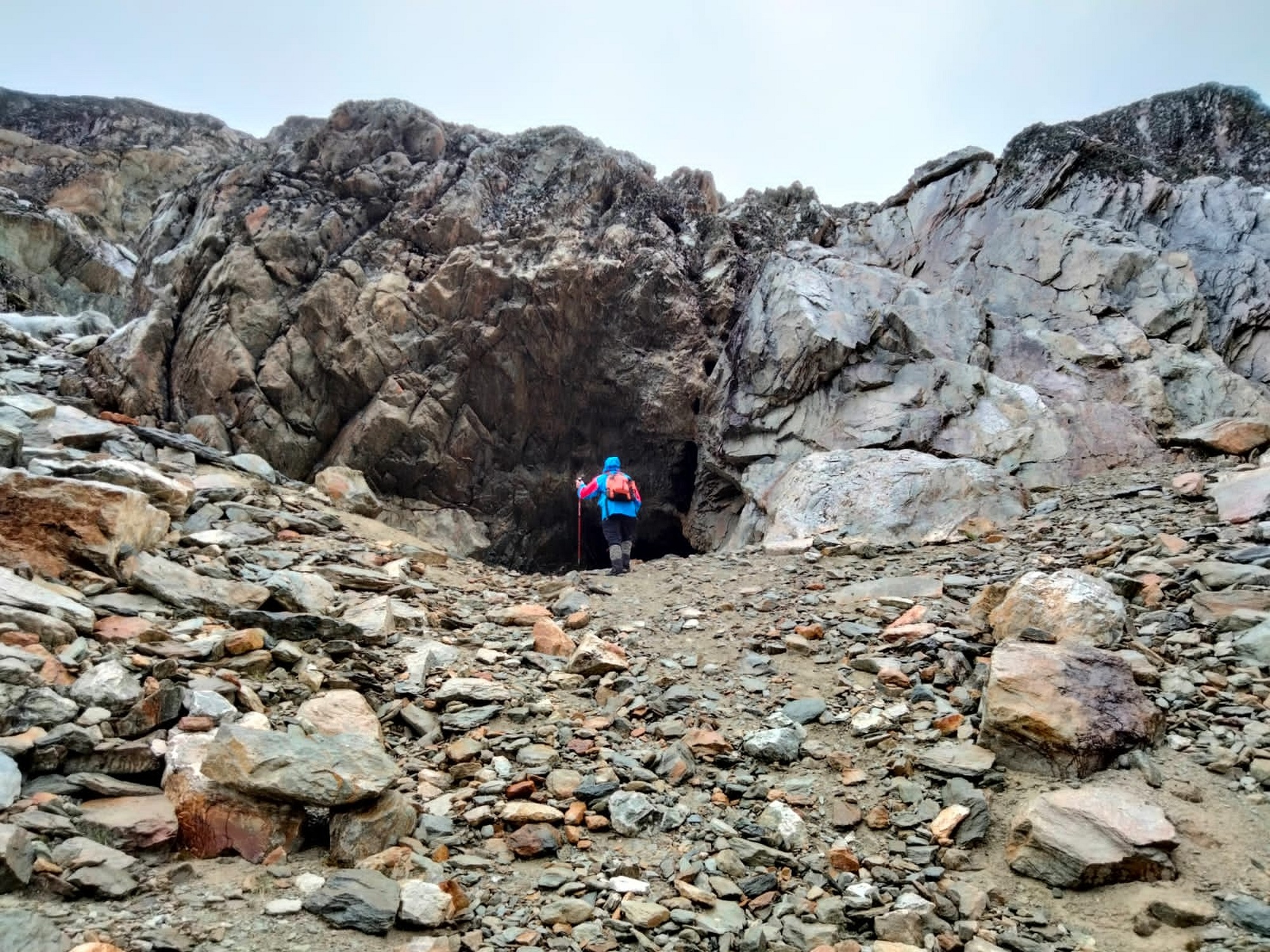 Prospección frente a cueva